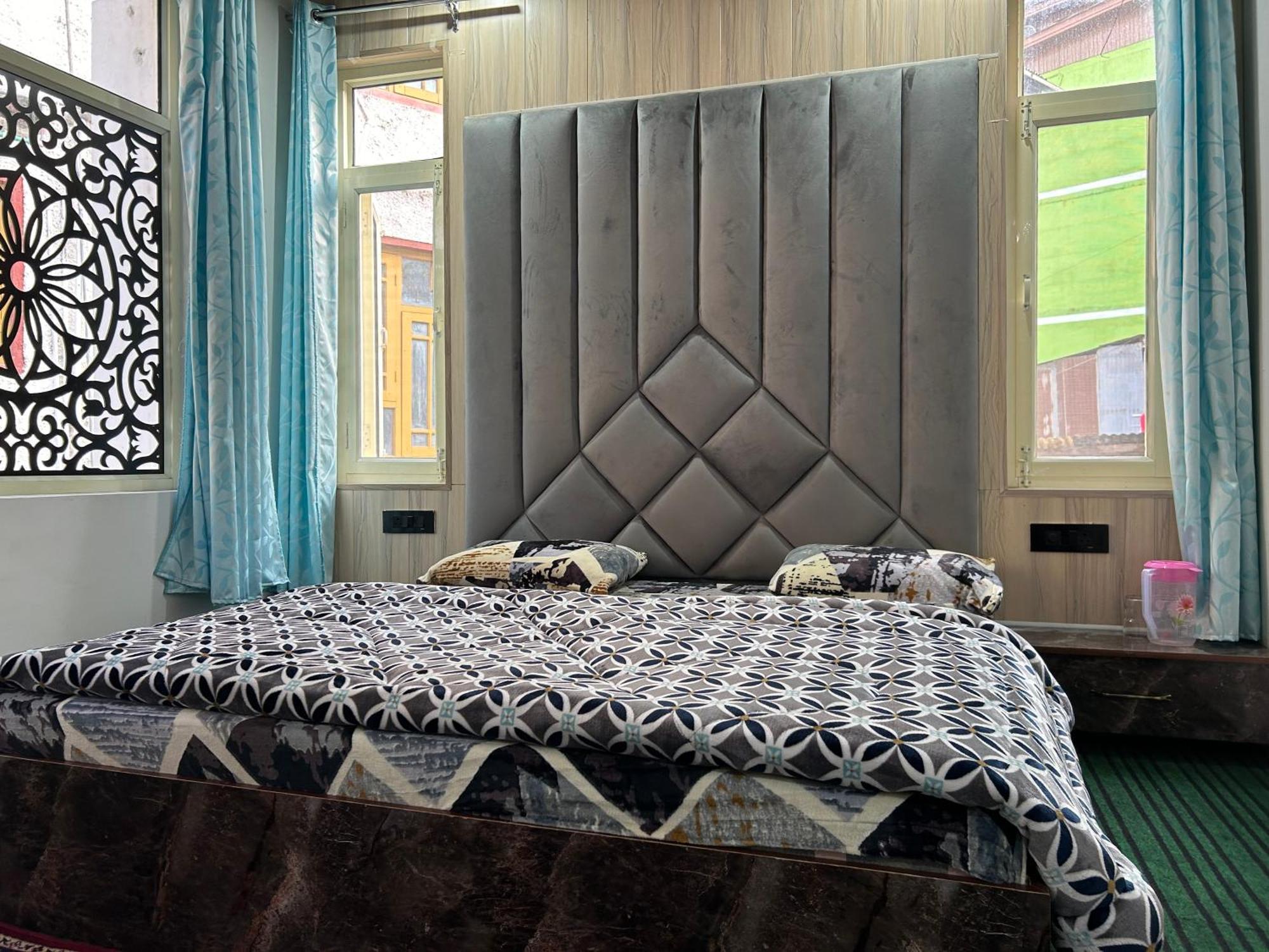 Hotel Resonance Exotic Srīnagar Kültér fotó